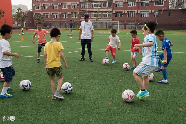 亚运会男篮铜牌赛：中国队半场小幅领先伊朗队